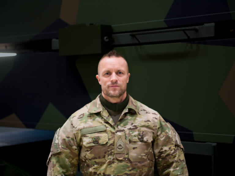 “Jeg er med til at skrive historie”: Oversergent Martin er med til at opbygge Danmarks nye luftforsvar
