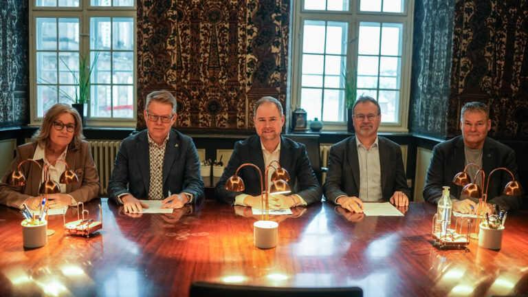 Lønstigninger og pligtig afgangsalder: Her er hovedpunkterne i statens overenskomstaftale