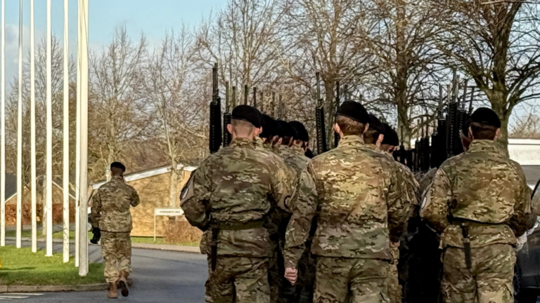 Oversergent siger op: 275 mio. kr. til soldater er ikke nok